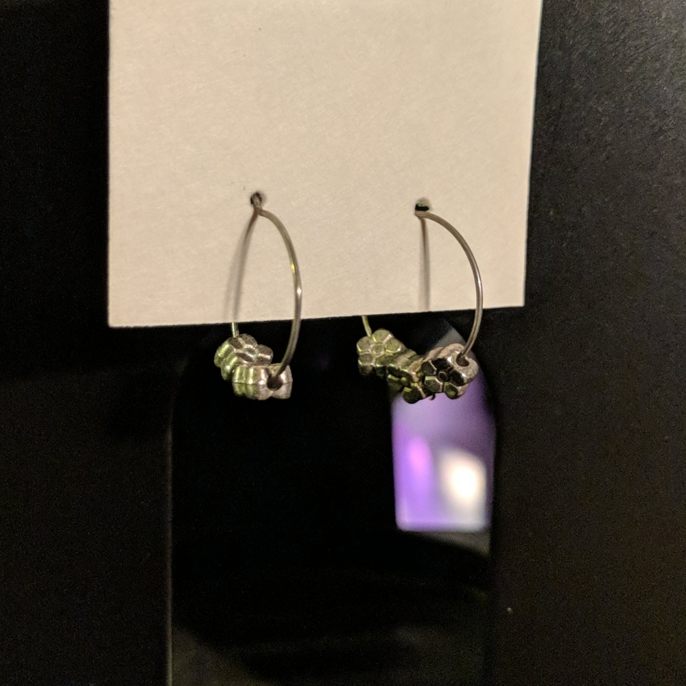 Vintage 90s Y2K Silver Flower Hoop Earrings